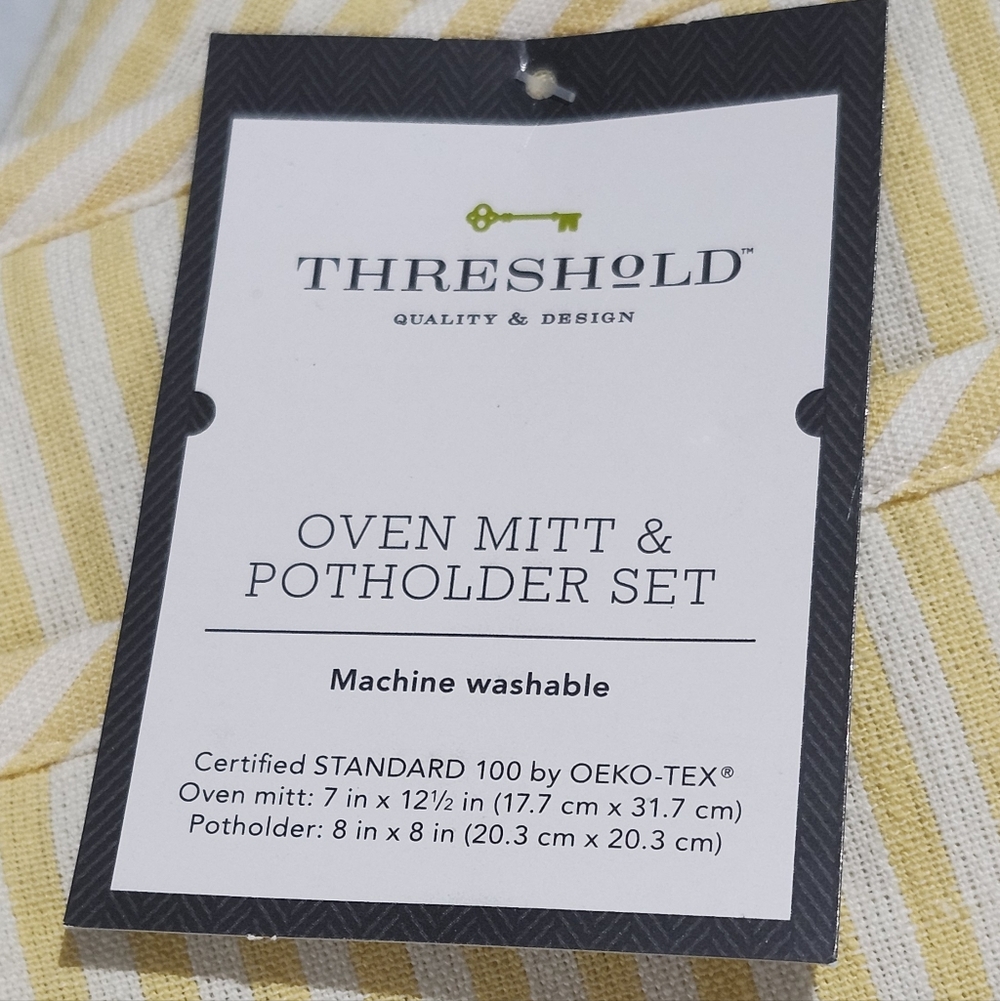 Threshold Striped Yellow & White Oven Mitt and Pot Holder Set - Picture 3 of 6